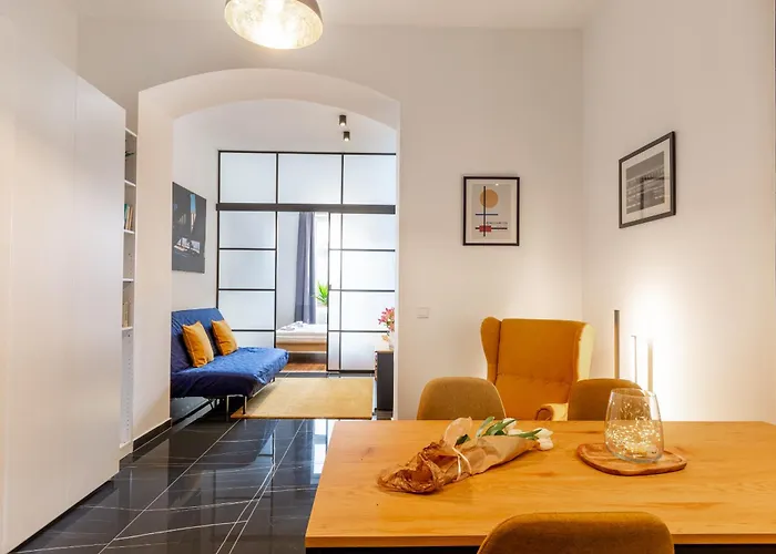 Glam Central Apartment
